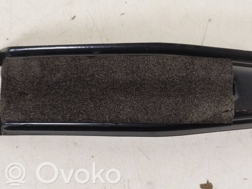 Subaru Legacy Aizmugurējā bufera montāžas kronšteins 