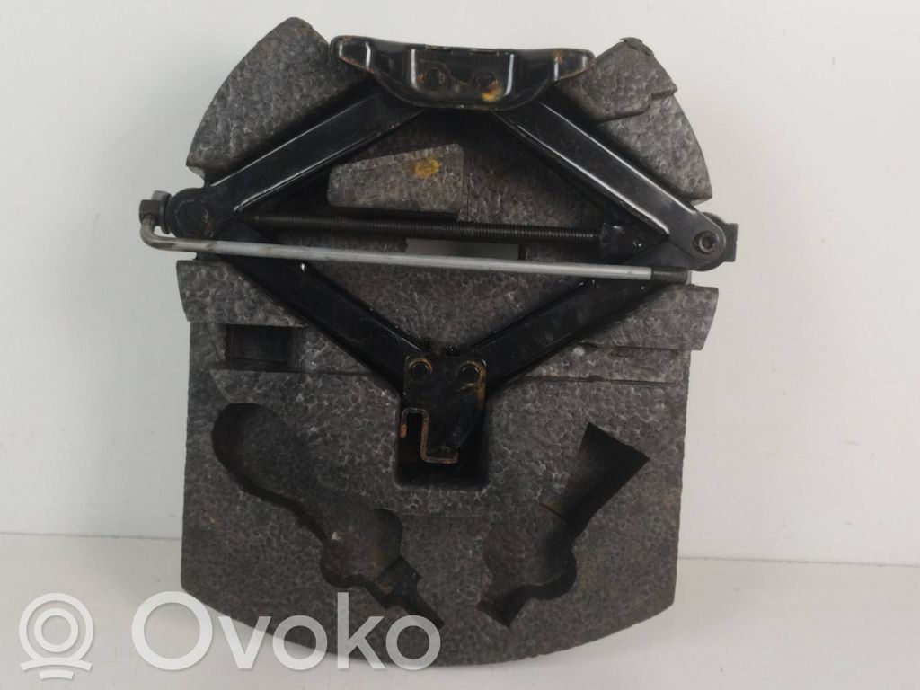 Ford Mondeo MK IV Tool box 