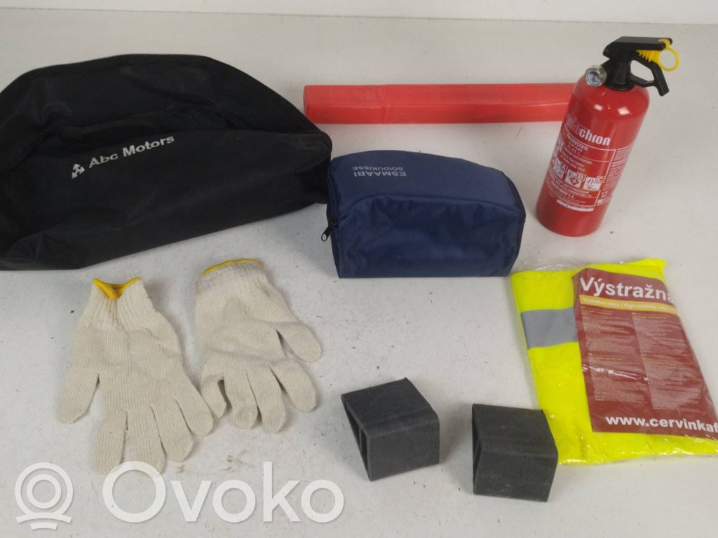 Ford Mondeo MK IV Werkzeugkasten 