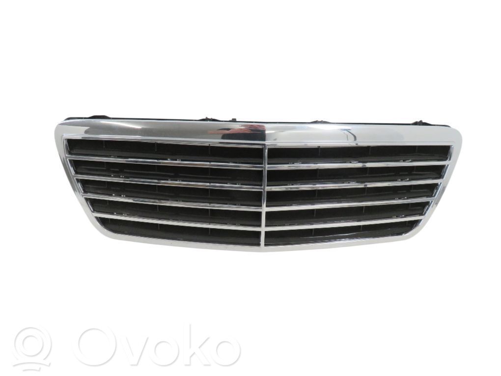 Mercedes-Benz E W210 Etusäleikkö 