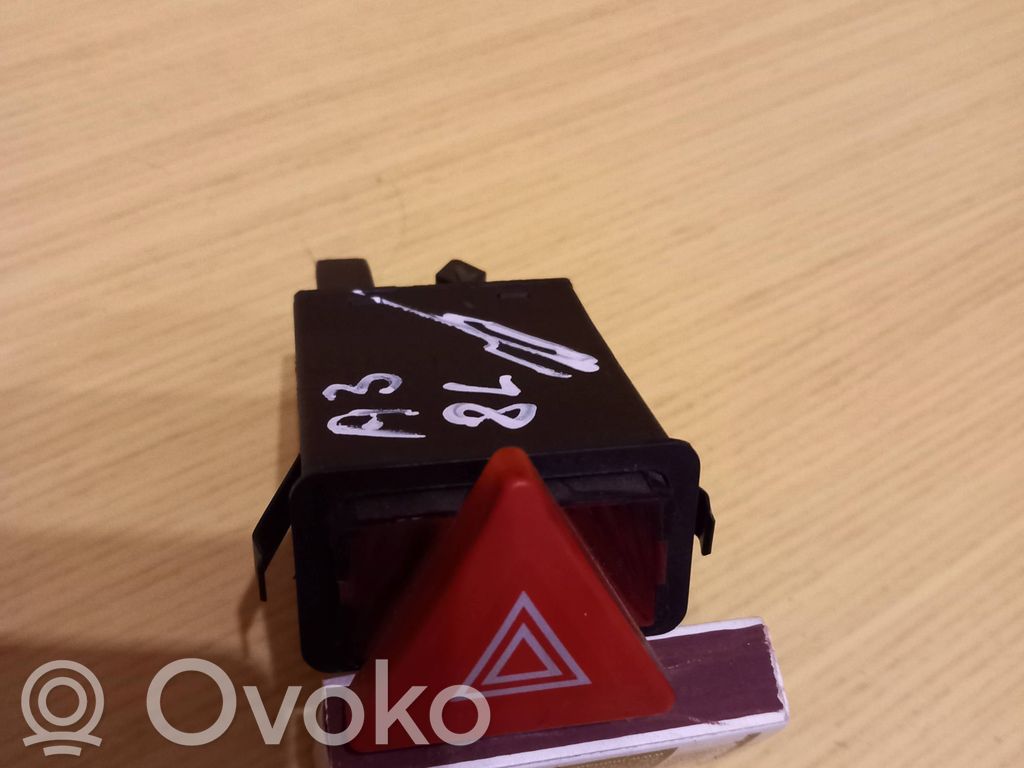 Audi A3 S3 8L Przycisk świateł awaryjnych 