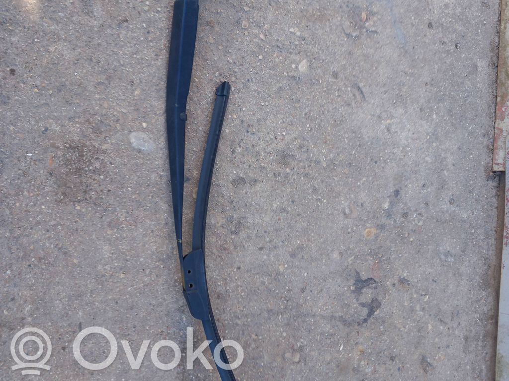 Subaru Legacy Front wiper blade arm 