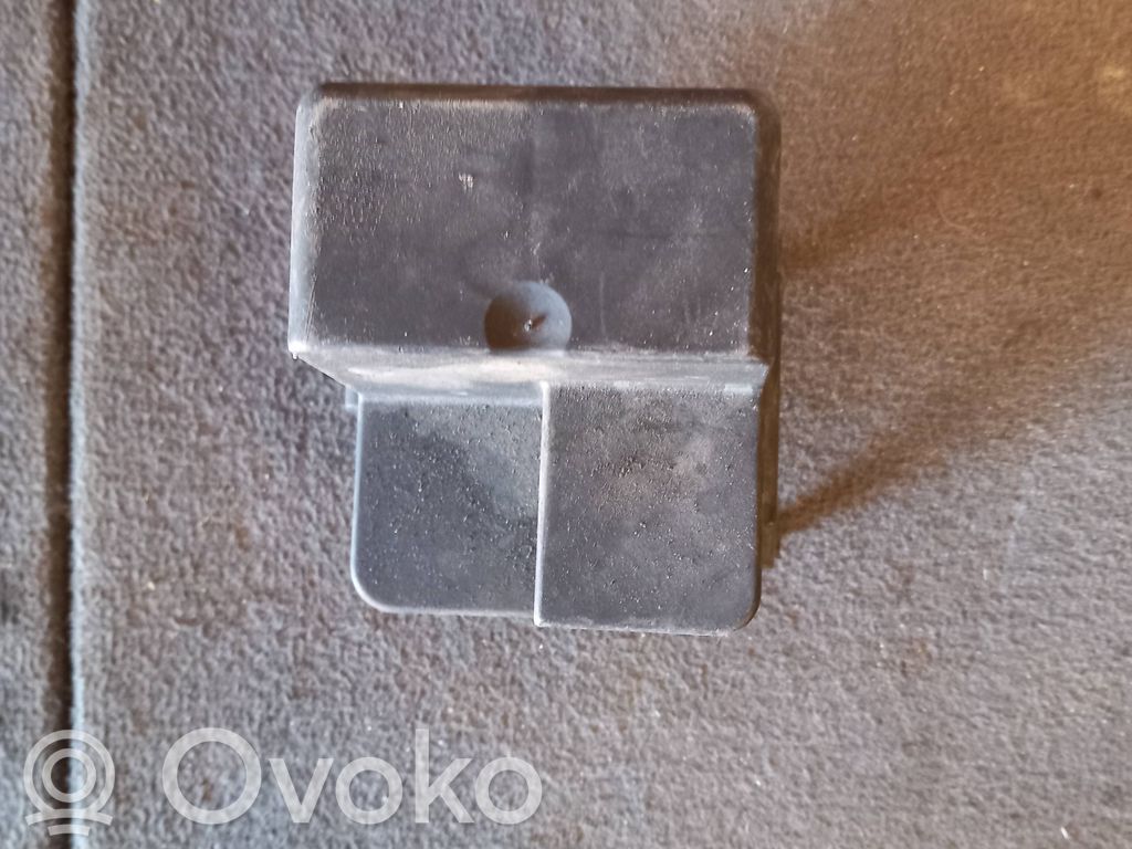 Volkswagen Golf IV Pokrywa skrzynki bezpieczników 