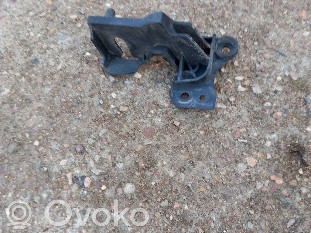 Subaru Legacy Headlight/headlamp mounting bracket 