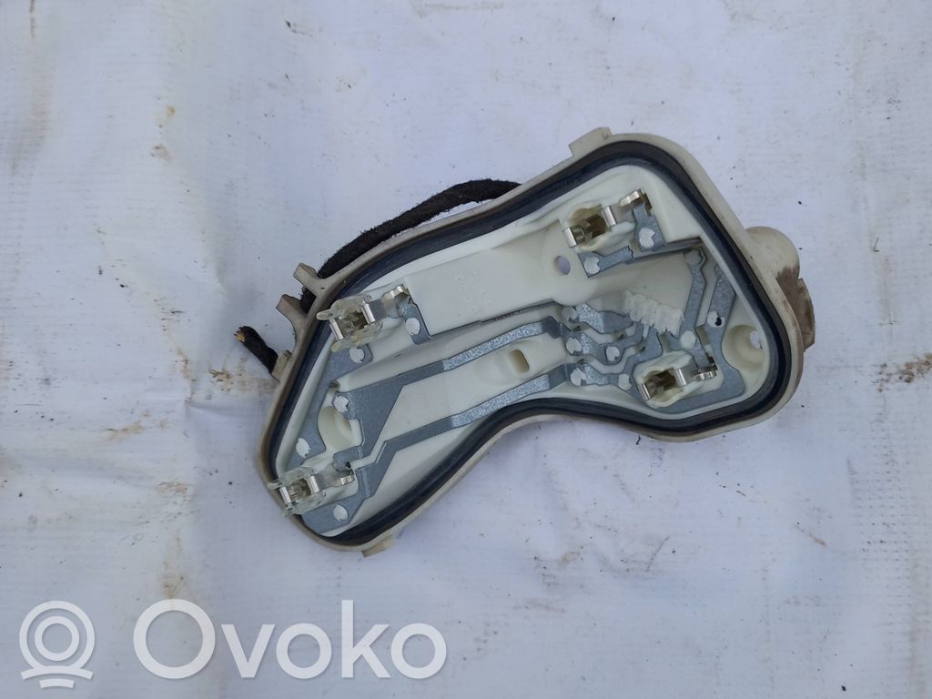 Opel Astra J Takavalon polttimon suojan pidike 