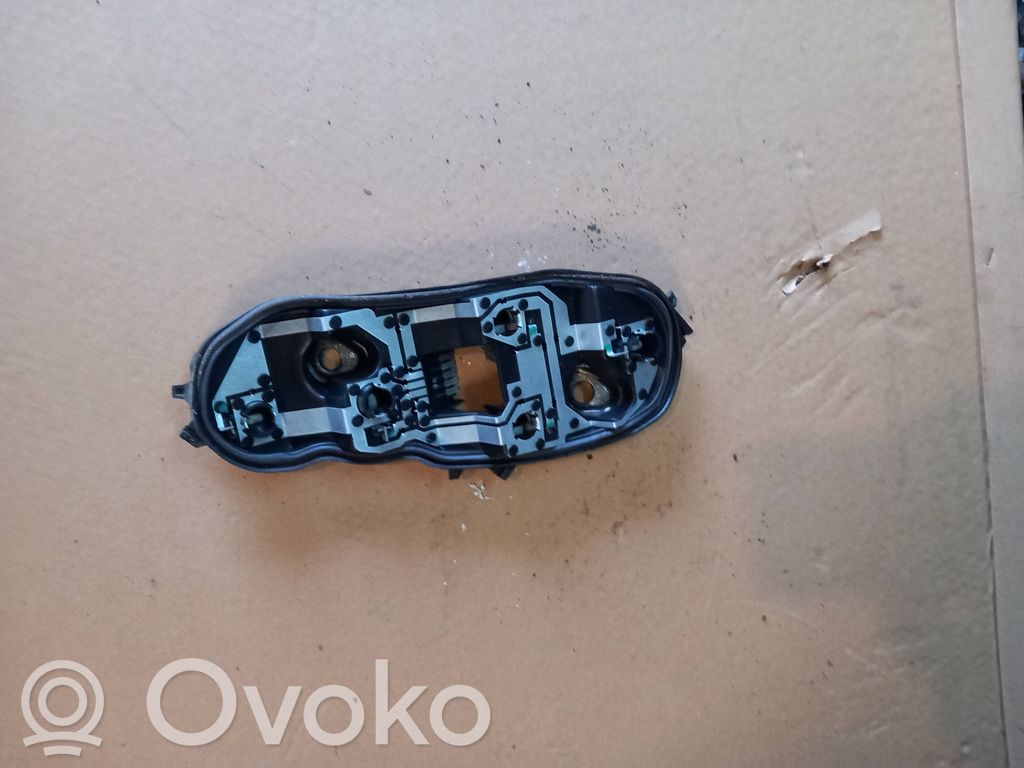 Opel Corsa D Takavalon polttimon suojan pidike 