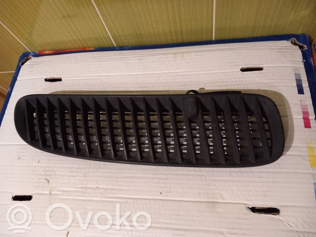 Grille calandre de capot   51137124822