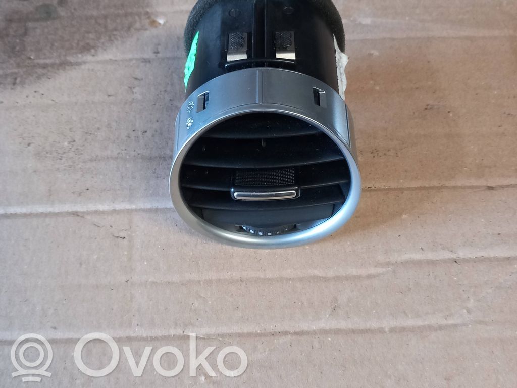 Seat Exeo (3R) Rejilla de ventilación central del panel 