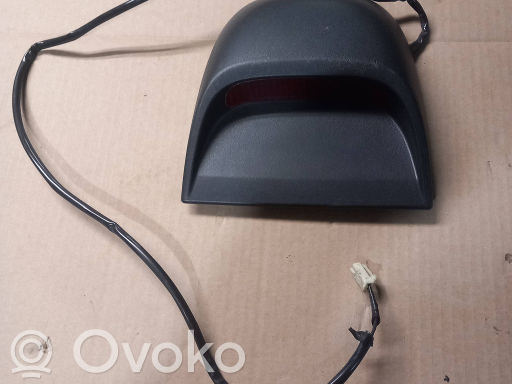 Third/center stoplight   VC02025