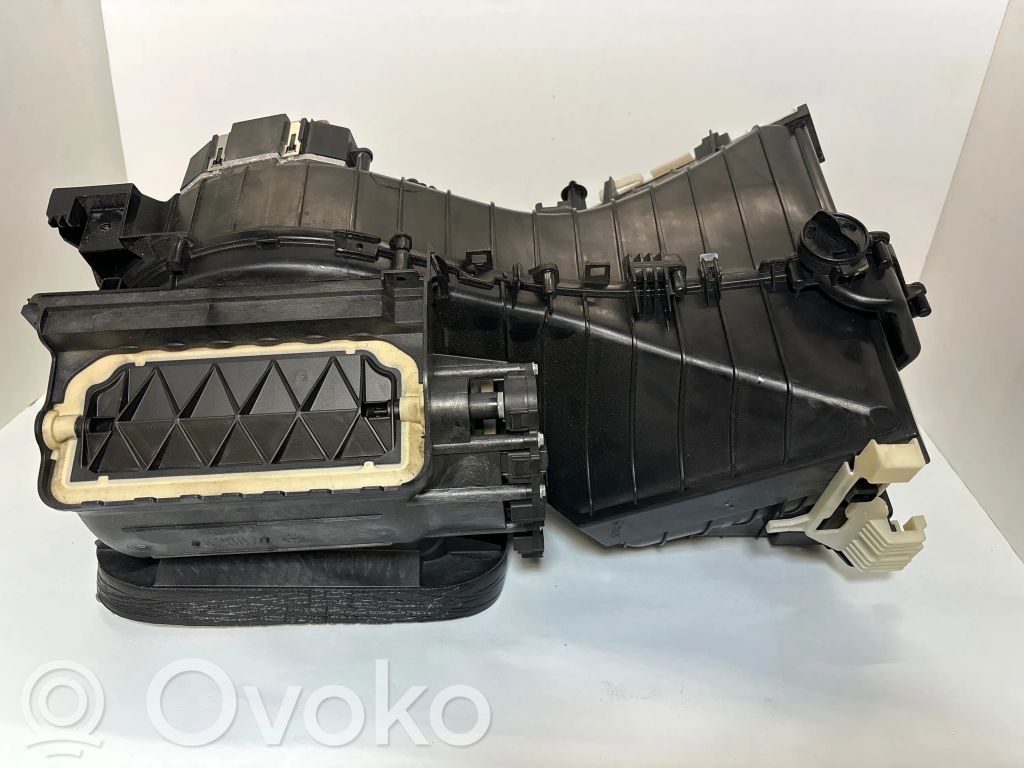 Audi A4 S4 B8 8K Oro filtro dėžė 