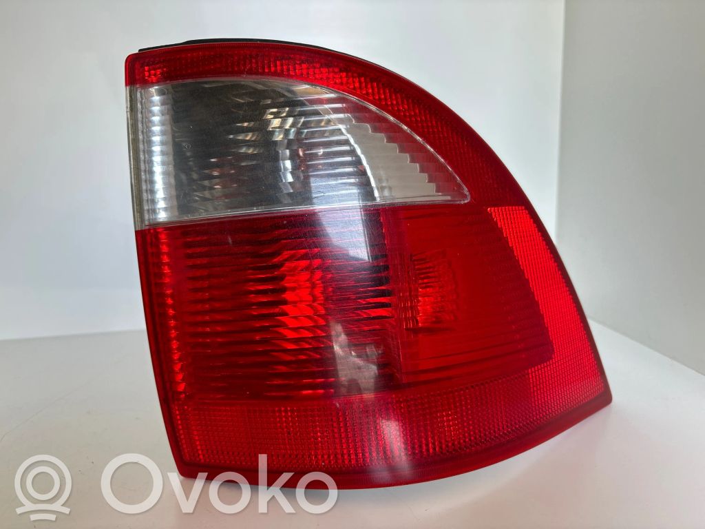 Saab 9-5 Aizmugurējais lukturis virsbūvē 