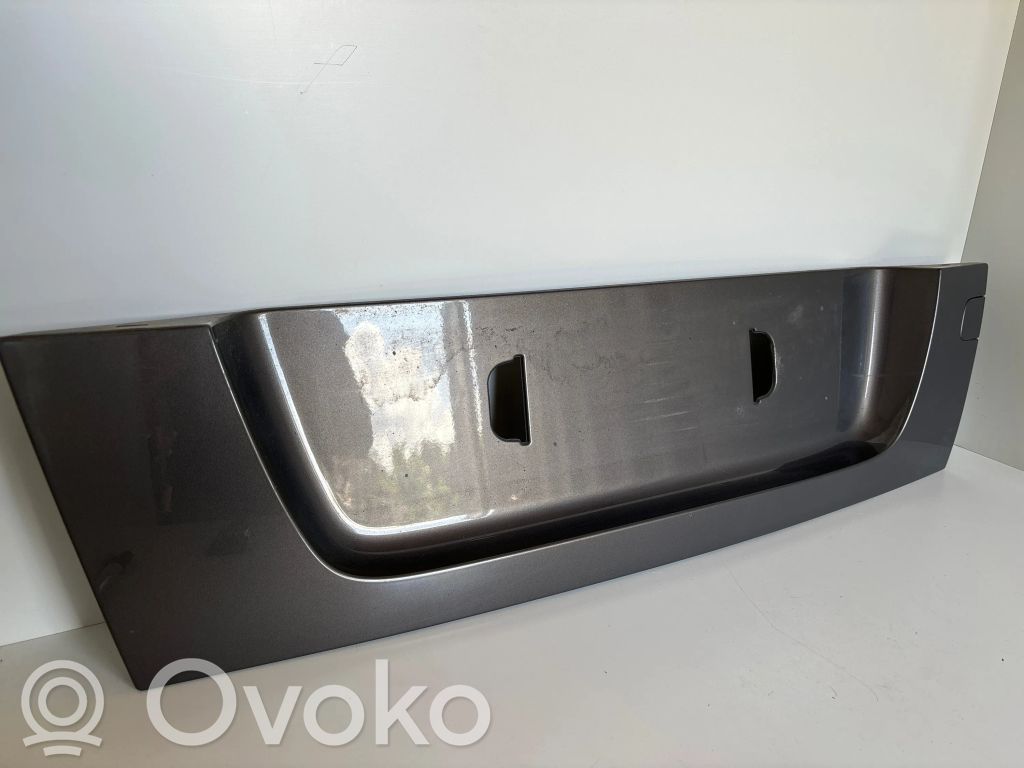 Tailgate trim   5283619