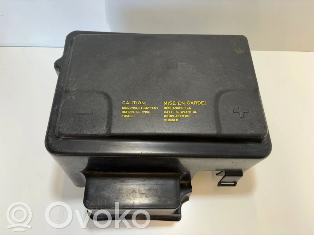 Saab 9-5 Akkulaatikon alustan kansi 