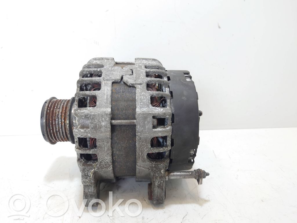 Volkswagen PASSAT B7 Alternator 
