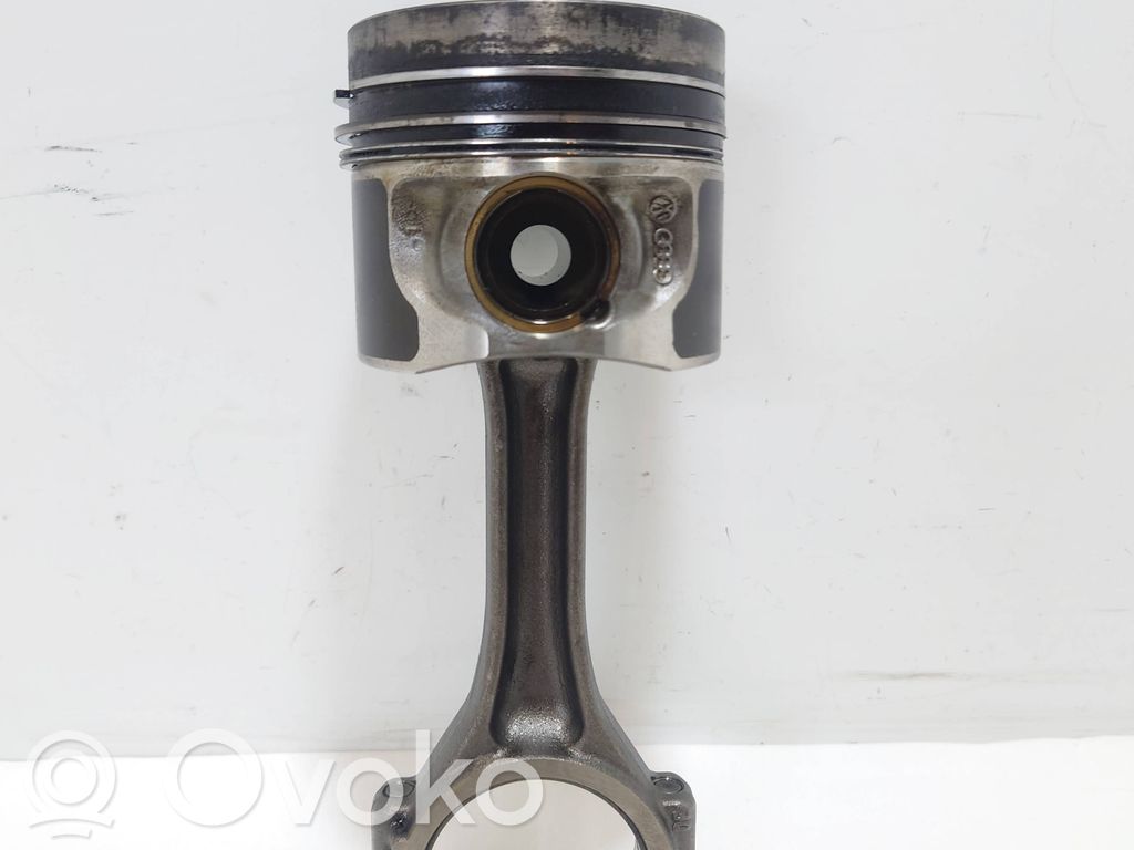 Volkswagen PASSAT B7 Piston with connecting rod 