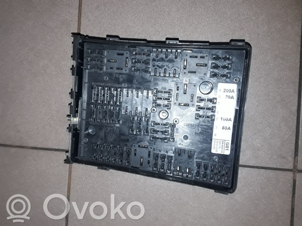 Volkswagen Golf V Fuse module 