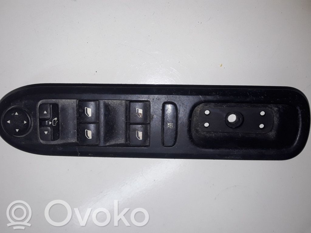 Peugeot 407 Electric window control switch 