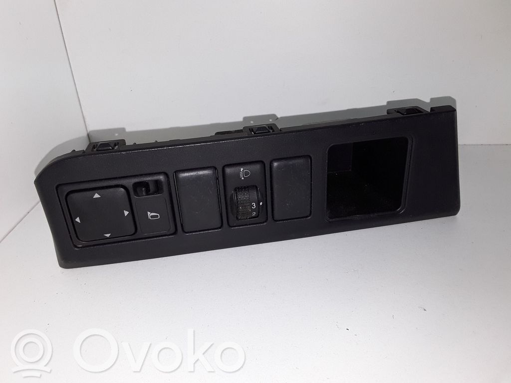 Wing mirror switch   684859U100