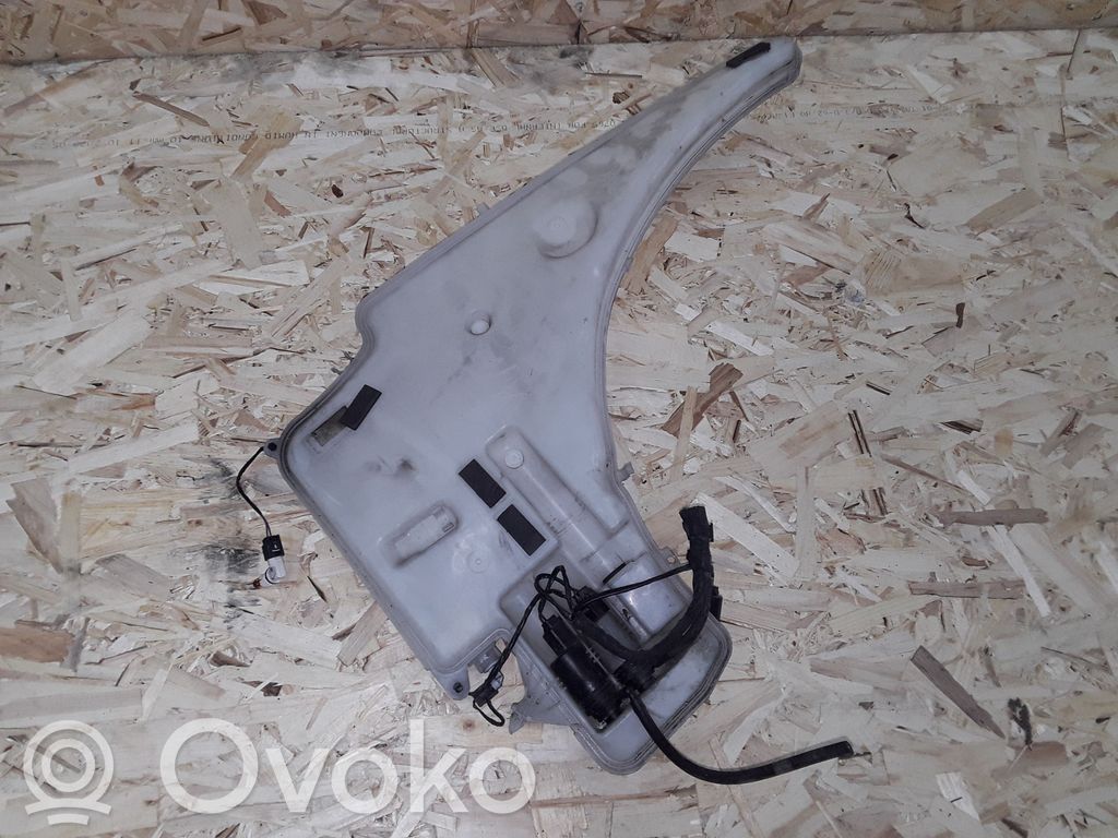 BMW 1 E81 E87 Logu šķidruma tvertne 