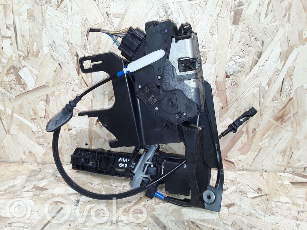 Priekšpusē slēdzene   8A6AA21813AE