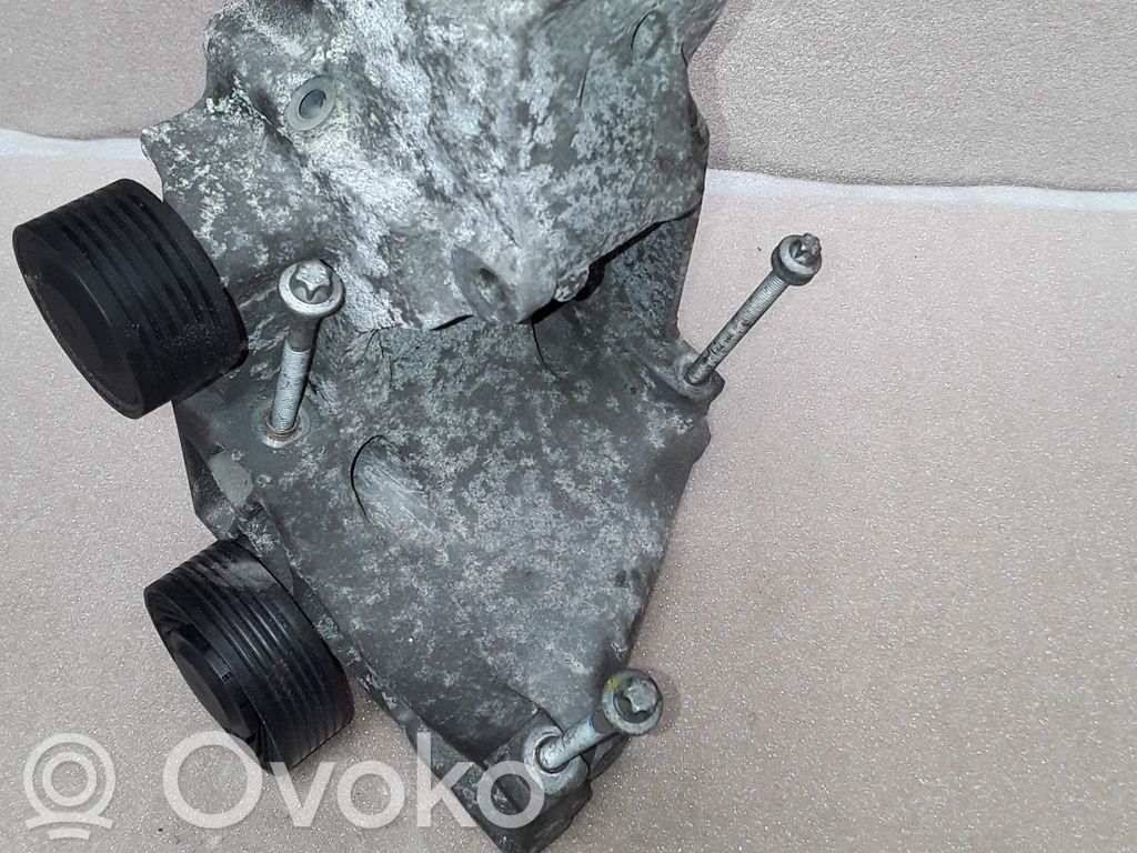 A/C compressor mount bracket   13992010,7802639