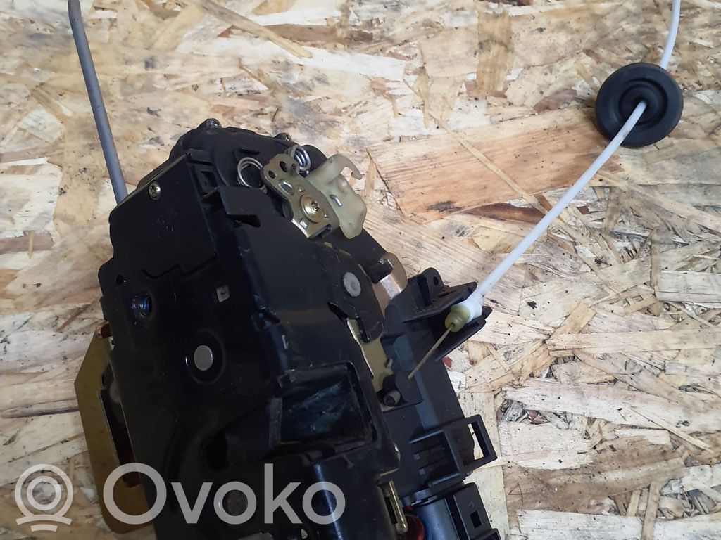 Audi A4 S4 B6 8E 8H Etuoven lukko 