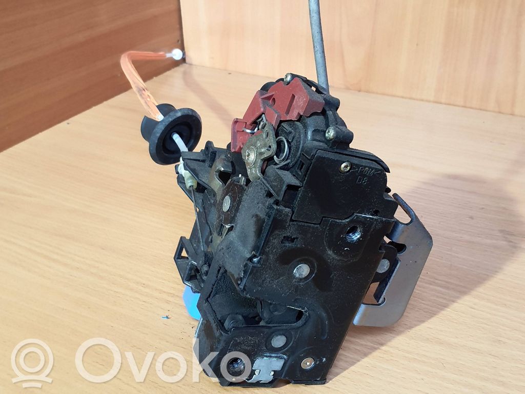 Audi A3 S3 8P Front door lock 