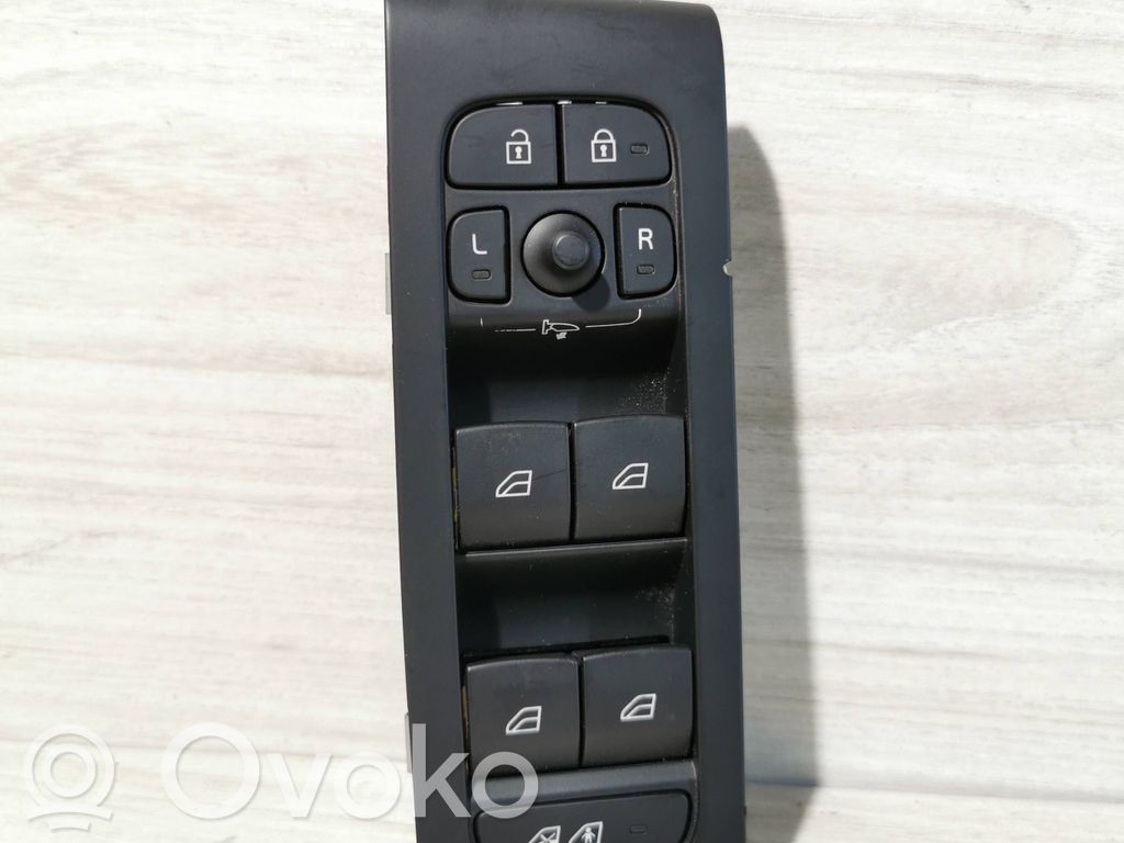 Volvo XC40 Electric window control switch 