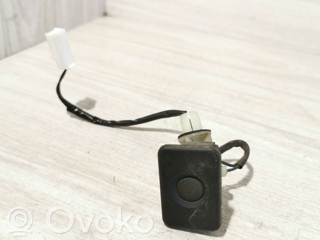 Mazda CX-5 Tailgate opening switch 