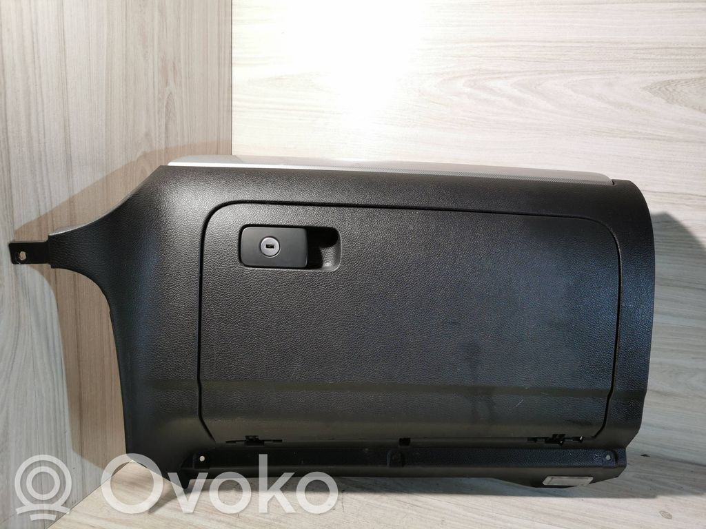 Volkswagen Golf VI Daiktadėžės (bordačioko) komplektas 