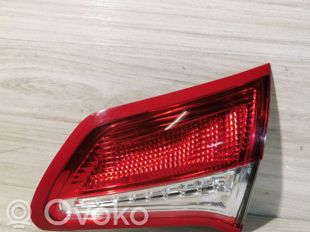 Citroen C4 II Luces portón trasero/de freno 