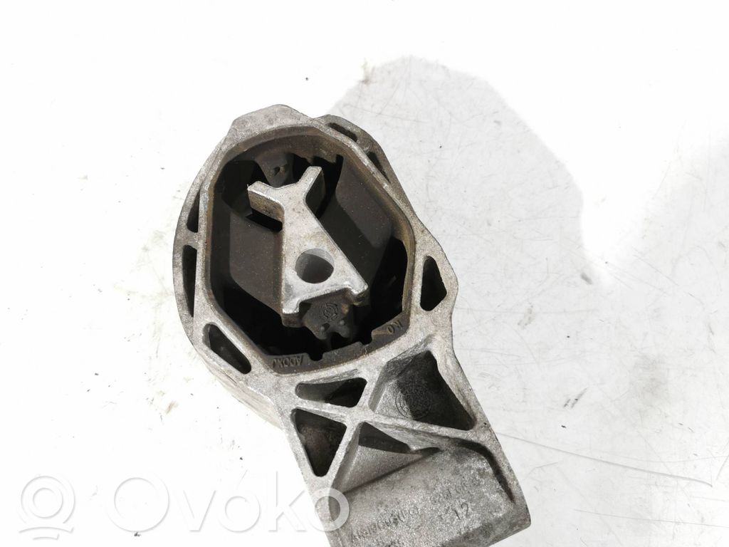 Volvo XC40 Engine mount bracket 