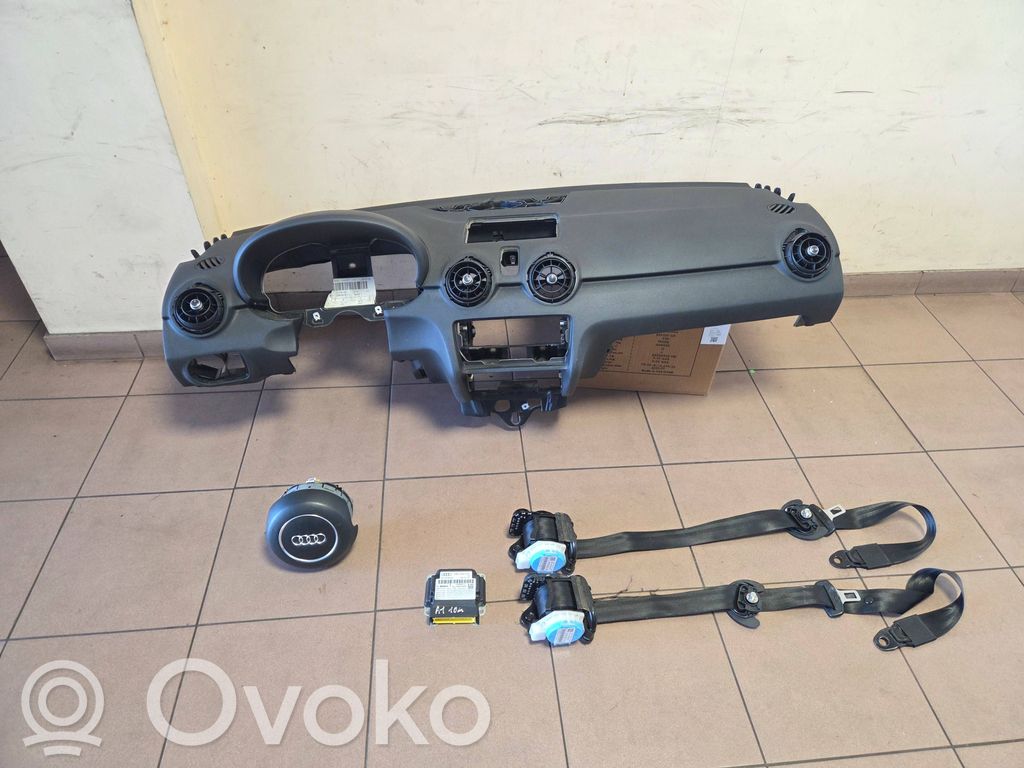 Audi A1 Oro pagalvių komplektas su panele 
