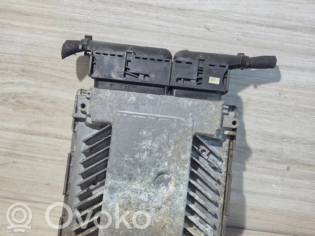 Volkswagen PASSAT B6 Engine control unit/module 