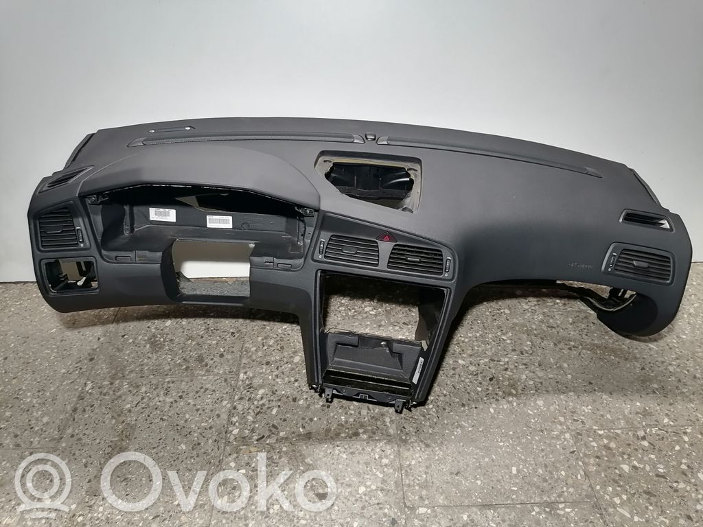 Volvo V70 Panelis 
