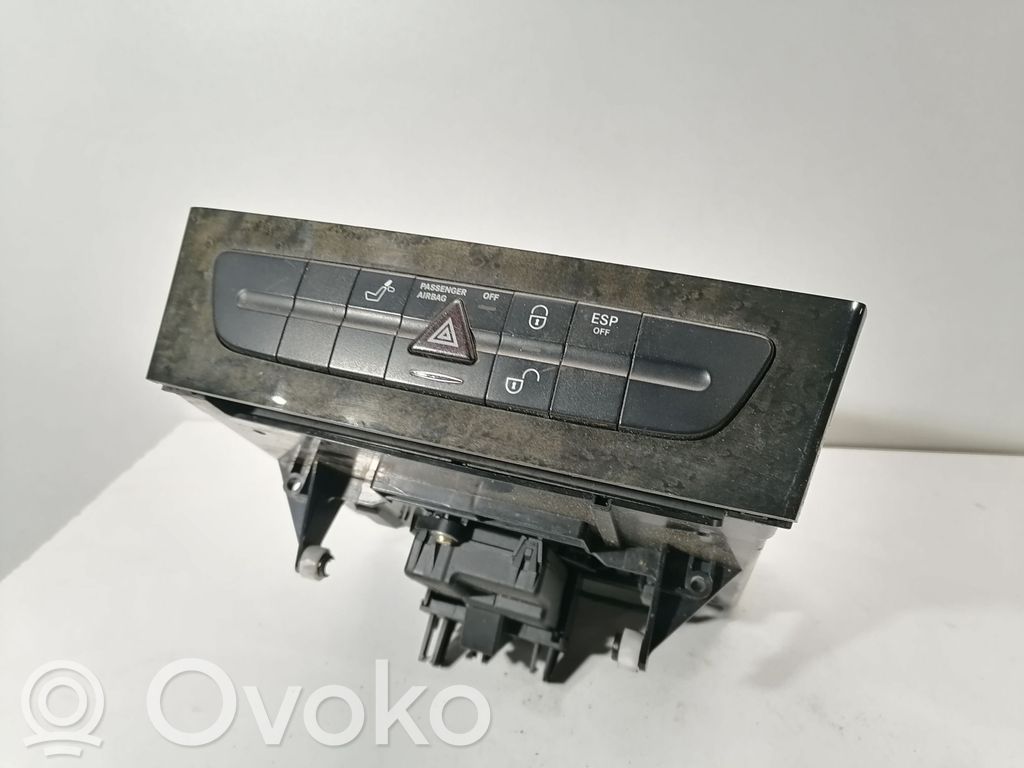 Mercedes-Benz E W211 Hazard light switch 