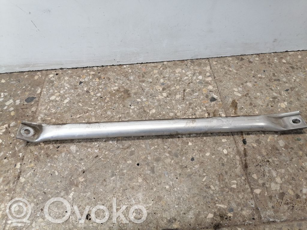 BMW X5 E70 Kita variklio skyriaus detalė 