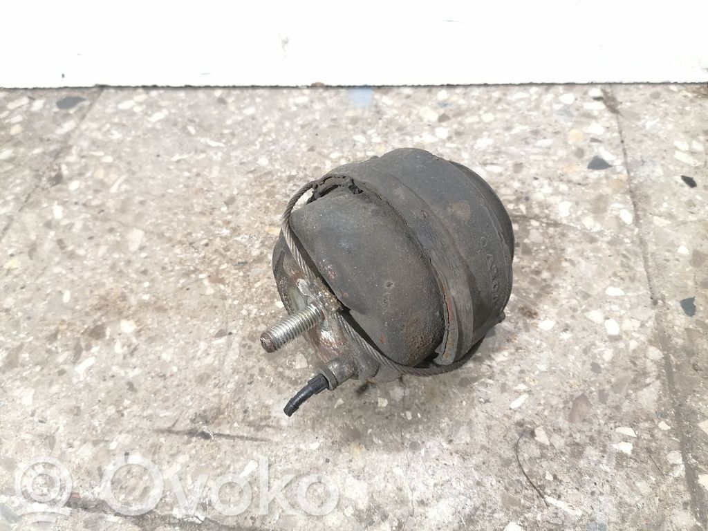 Volvo V70 Engine mount bracket 