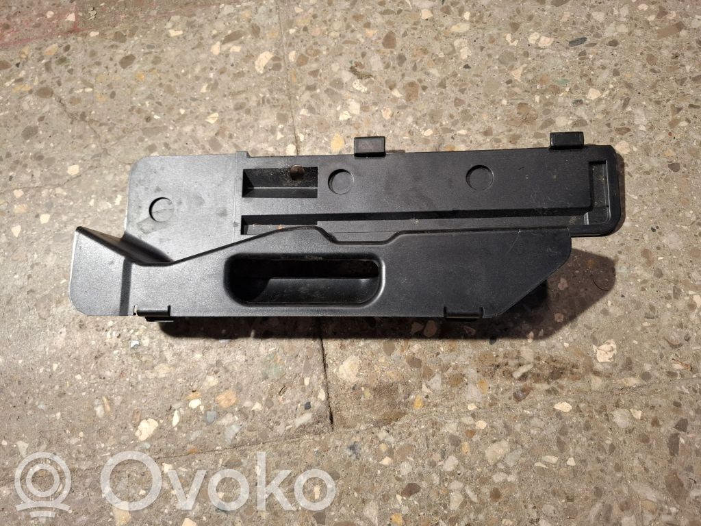 Spare wheel section trim   8243125