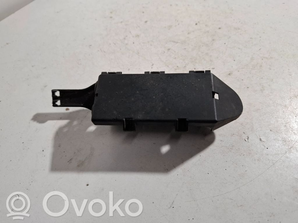 BMW 7 E65 E66 Autres pièces compartiment moteur 