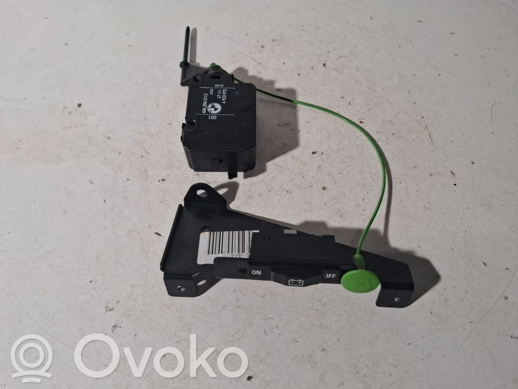BMW 7 E65 E66 Degalų bako dangtelio spyna 