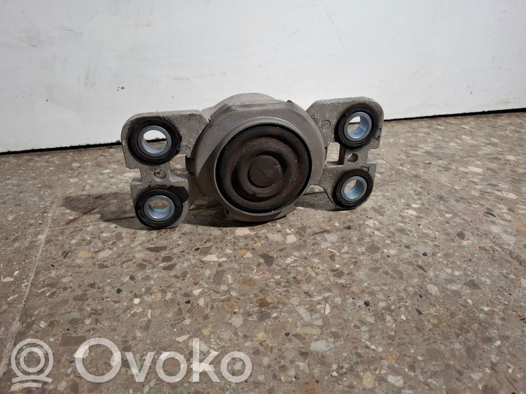 Volvo V60 Engine mount bracket 