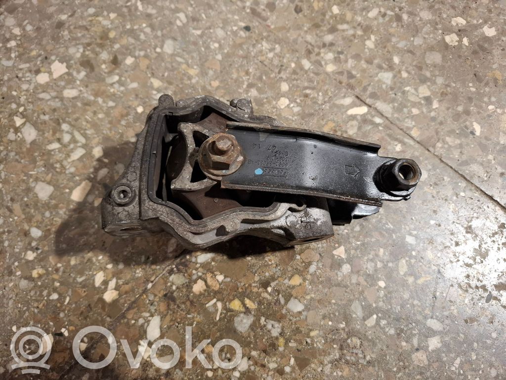 Volvo V60 Engine mount bracket 