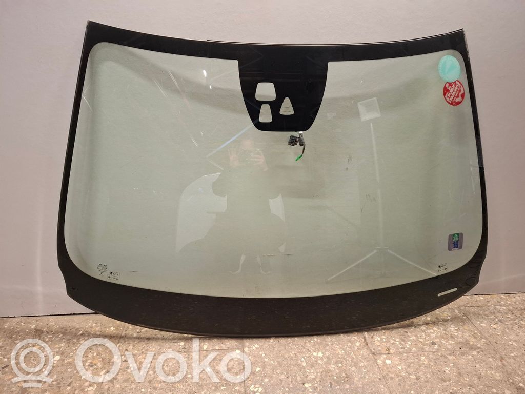 Volvo V60 Front windscreen/windshield window 