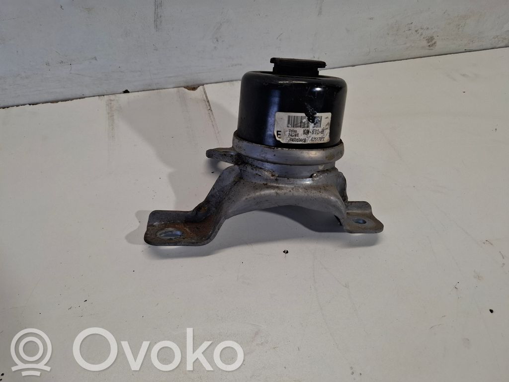 Volvo V60 Engine mount bracket 