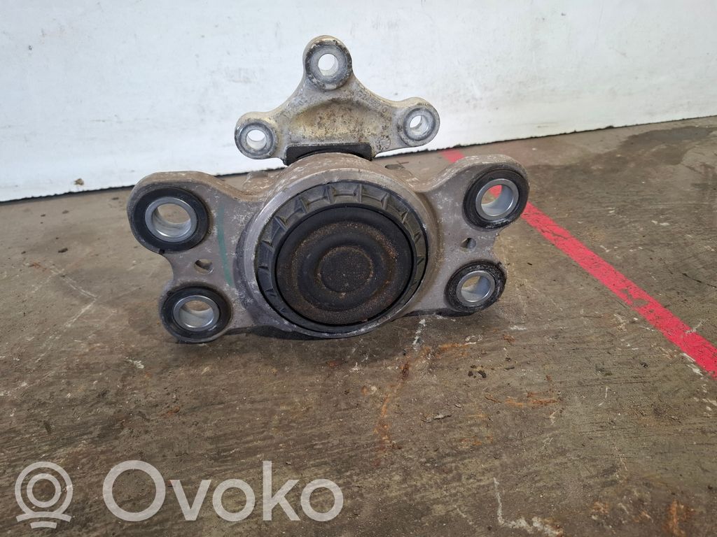 Volvo V70 Engine mount bracket 