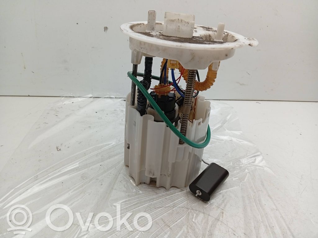 Volvo V60 Polttoainesäiliön pumppu 