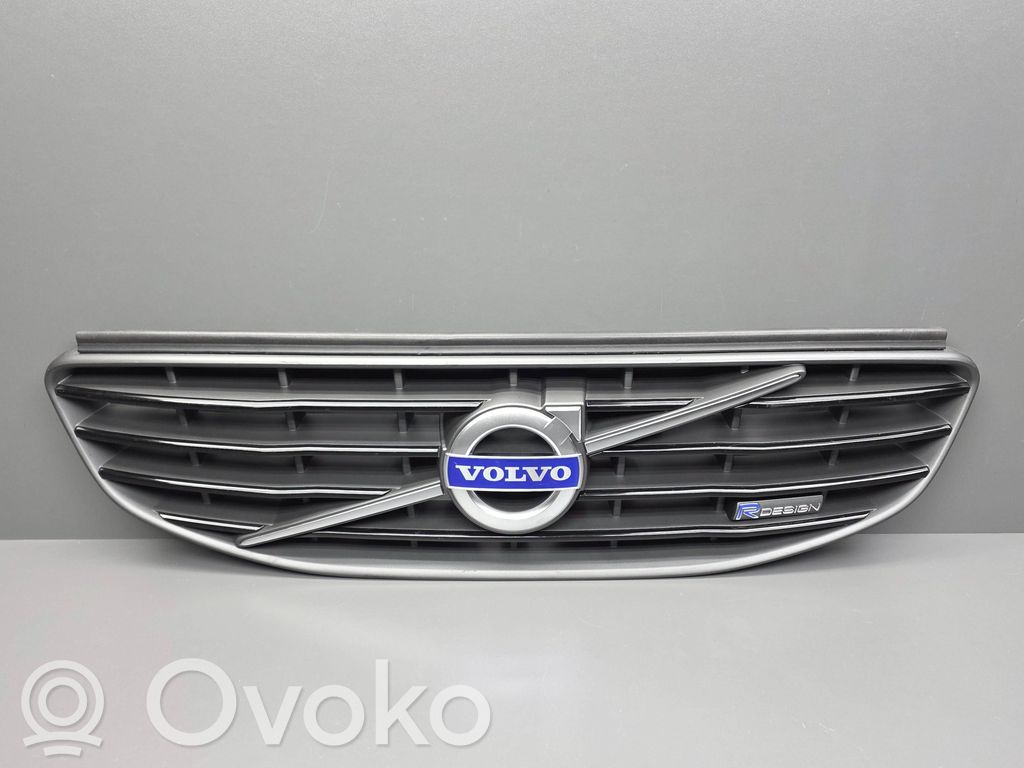 Volvo XC60 Etupuskurin ylempi jäähdytinsäleikkö 