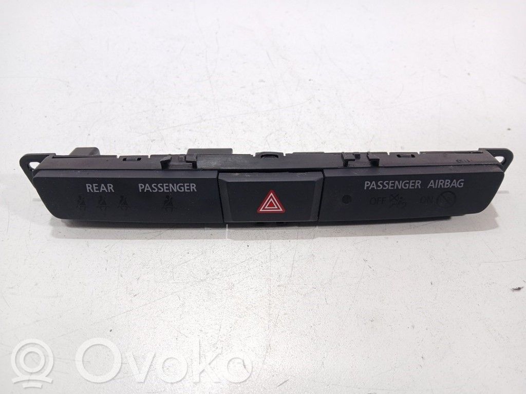 Avārijas lukturu slēdzis   8002D032,8002D032