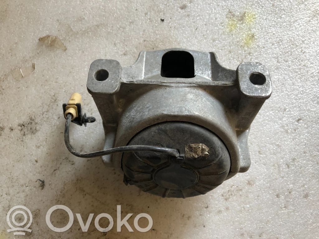 Audi Q5 SQ5 8R Engine mount bracket 